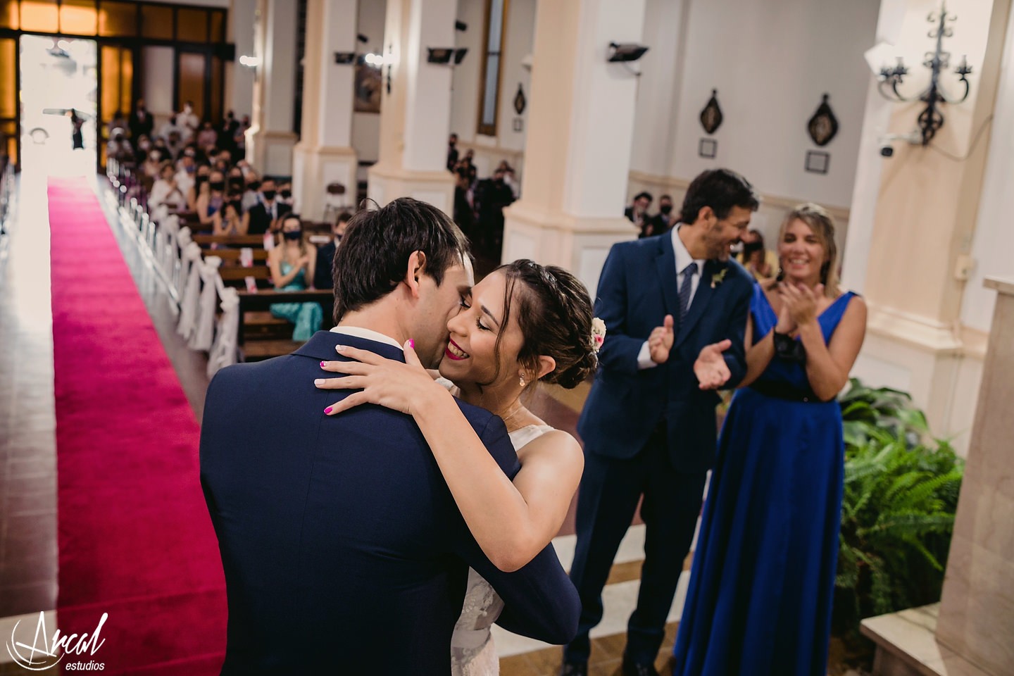 092_Lourdes y Rodrigo; boda en pandemia, iglesia católica parroquia de jesus maría, evento en estancia el rosal, agua de oro, córdoba