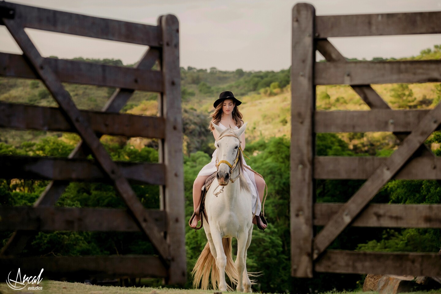 054-roci-o-biderbust-fotografi-a-de-quincean-era-en-caballo-en-acuerella-del-ri-o-san-clemente-co-rdoba-141805-O