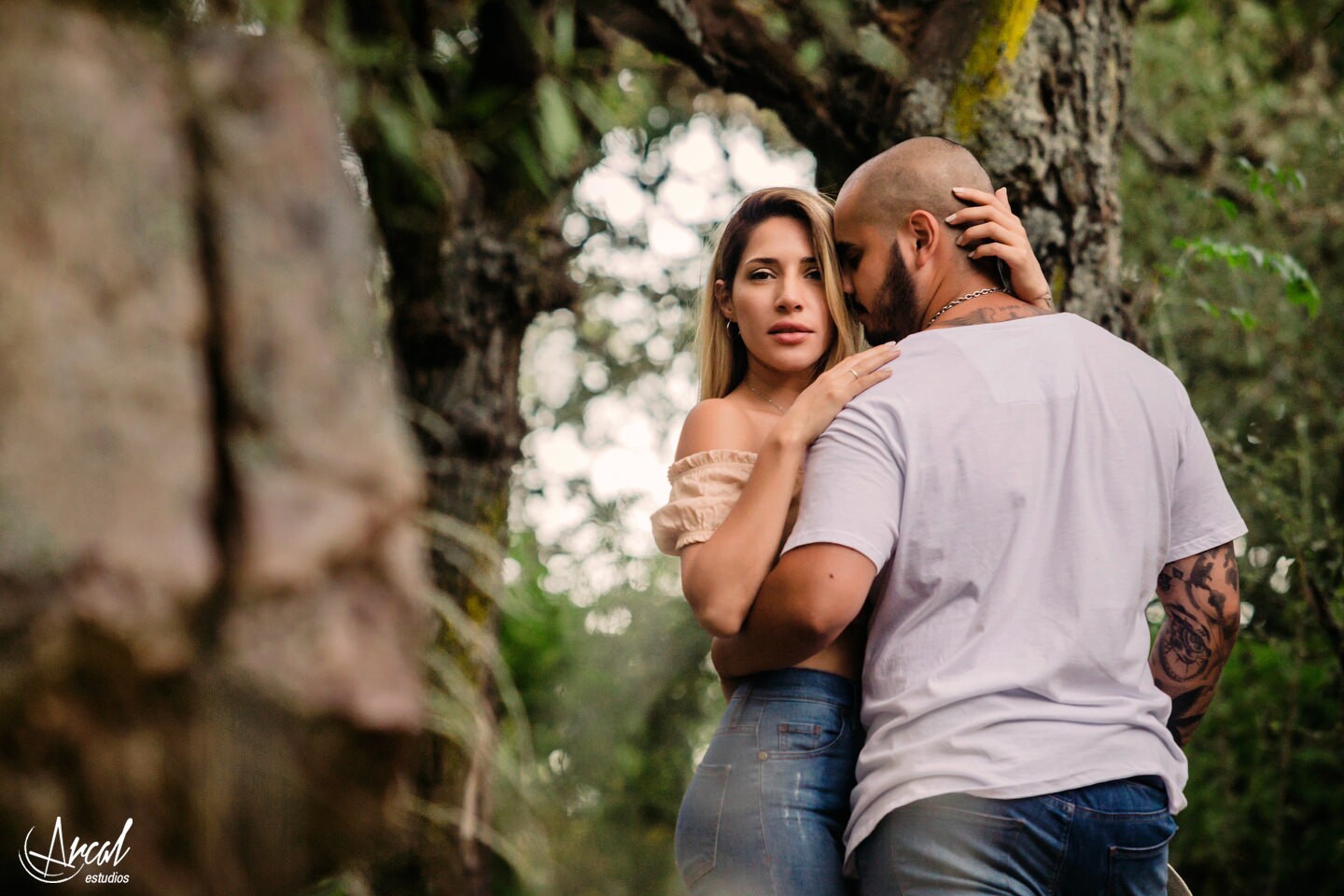 031-flor-y-maxi-fotografi-a-de-preboda-en-el-dique-san-jeronimo-dique-si-en-la-cumbre-pre-boda-en-vin-edos-nebula-co-rdoba-146765-O