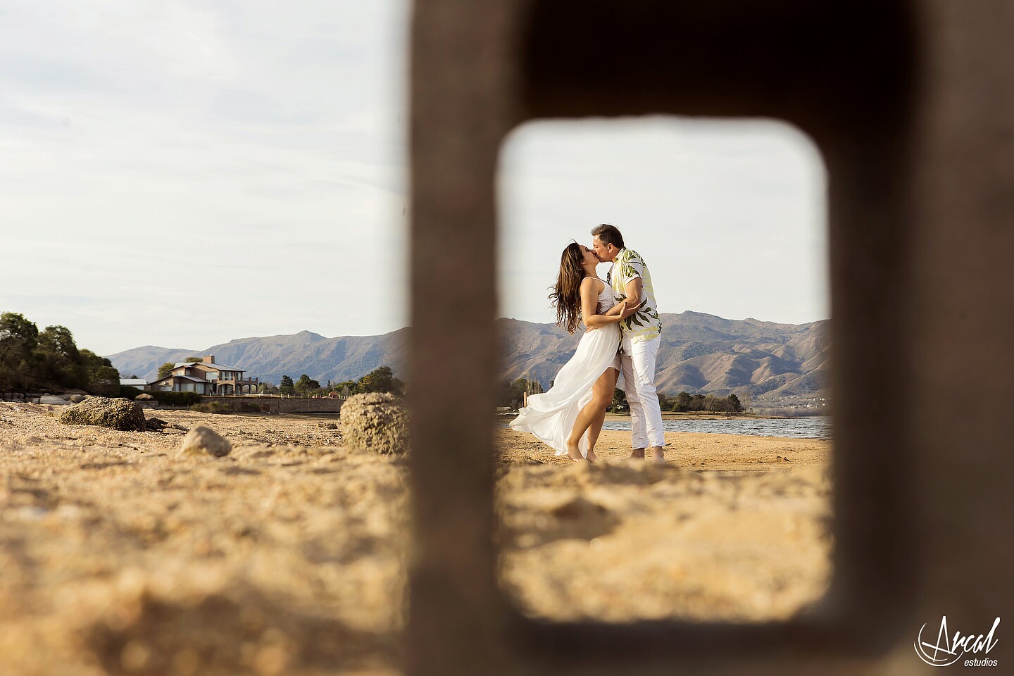 075-vero-y-chelo-fotogfrafi-as-de-preboda-en-playa-los-mimbres-164687-XXL