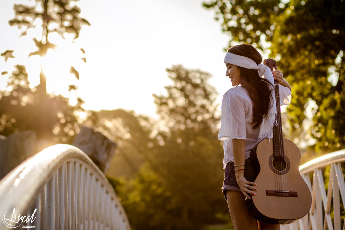 053-melina-godoy-book-de-15-fotografos-de-cordoba-parque-sarmiento-quincean-era-hippie-chic-guitarra-44577