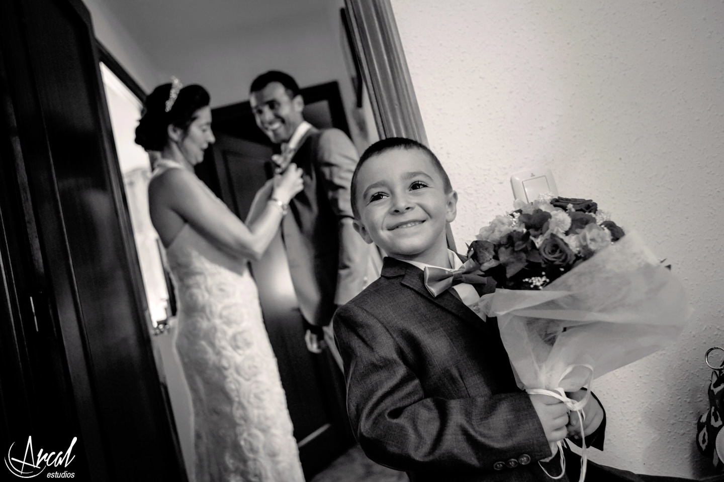 009-mireia-y-joan-boda-barcelona-espan-a-basi-lica-iglesia-de-montserrat-virgen-negra-80273
