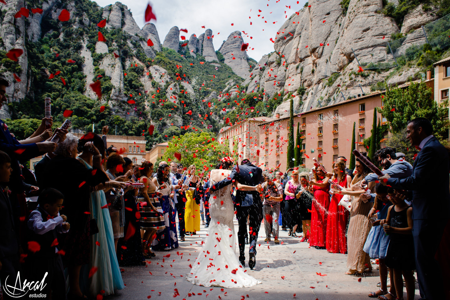 117-mireia-y-joan-boda-barcelona-espan-a-basi-lica-iglesia-de-montserrat-virgen-negra-80273