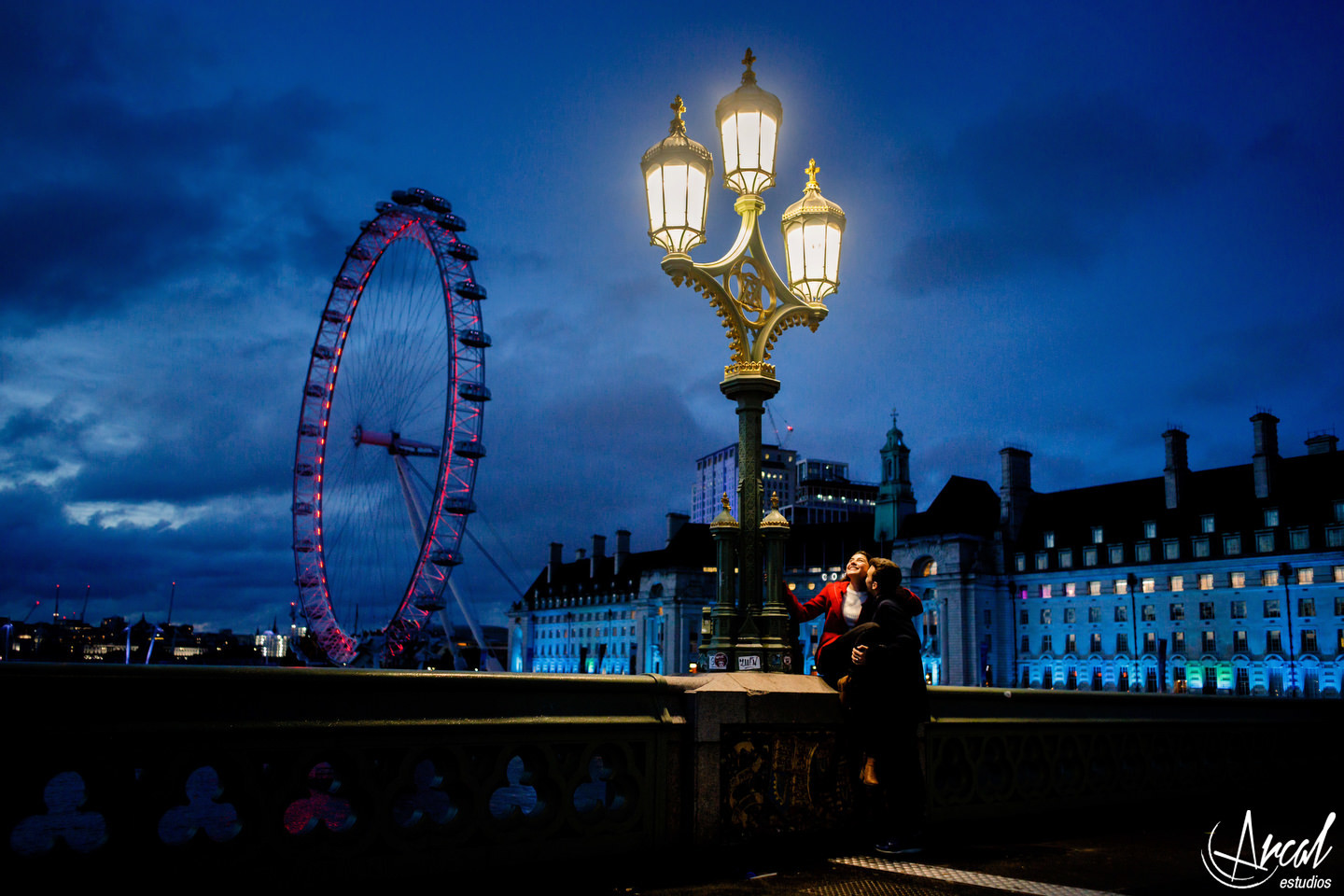 006-sol-y-santy-londres-de-noche-underground-trenes-foto-con-movimiento-de-gente-london-eye-79836